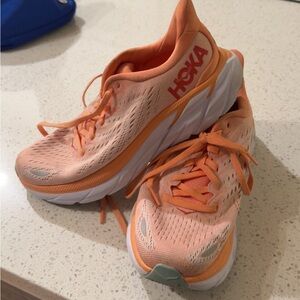 Hoka Bondi 8 running shoes, barely worn condition!